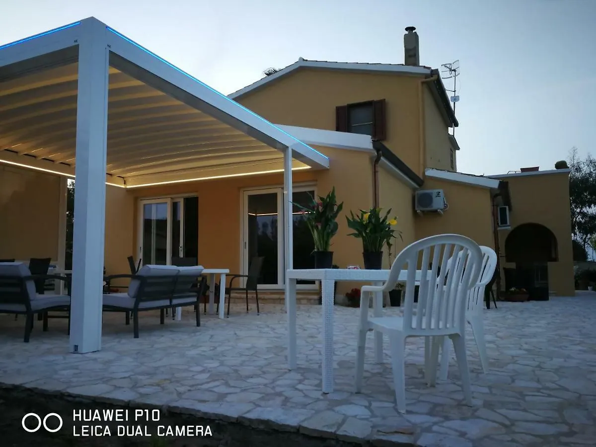 B&B Fiori Di Pesco Fertilia Frühstückspension